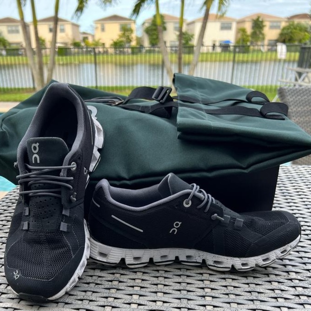 On Clouds Barely Worn Sneakers !!